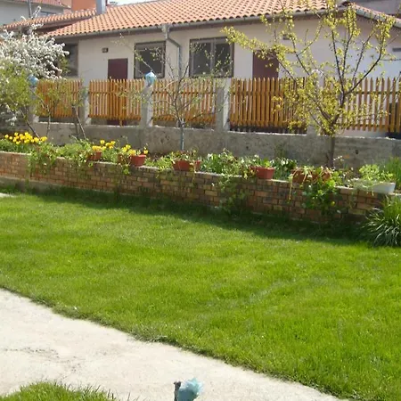 сотирови, самостоятелни ゲストハウス