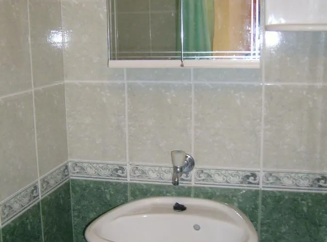 Konukevi сотирови, самостоятелни